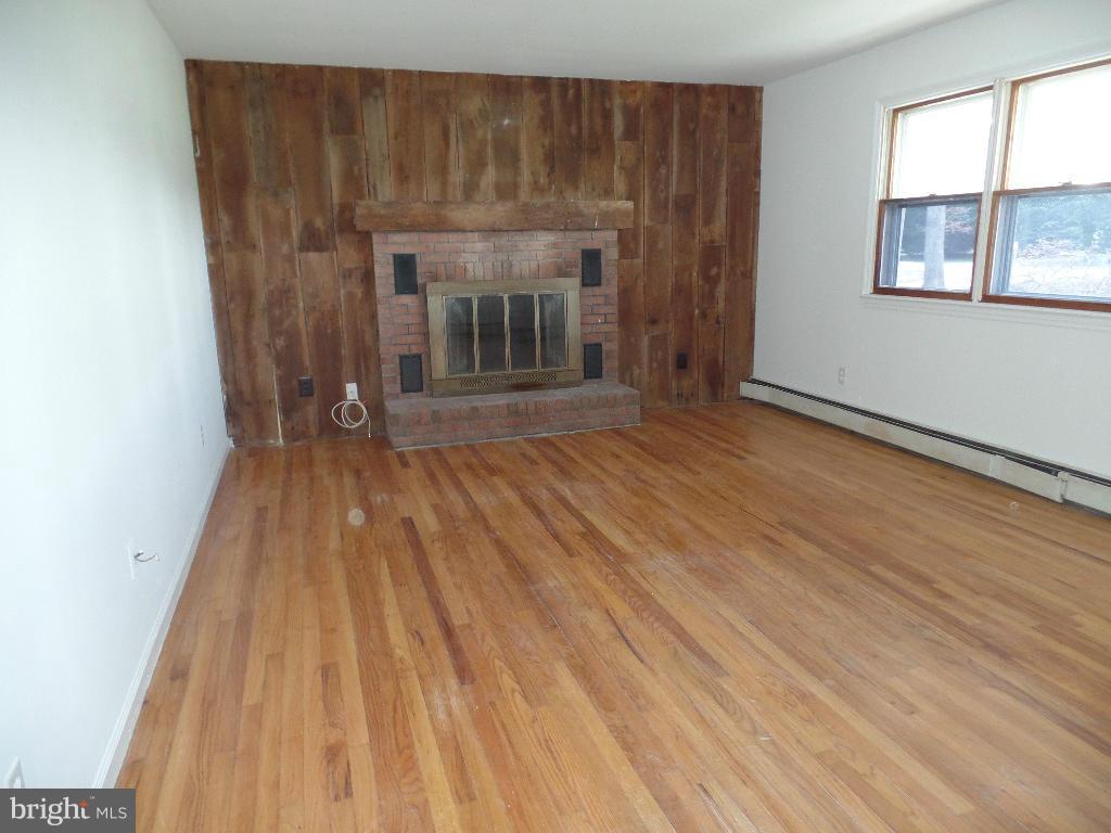 25418 Adams Landing Road Denton, MD 21629 - Photo 3 of 10 Living Room