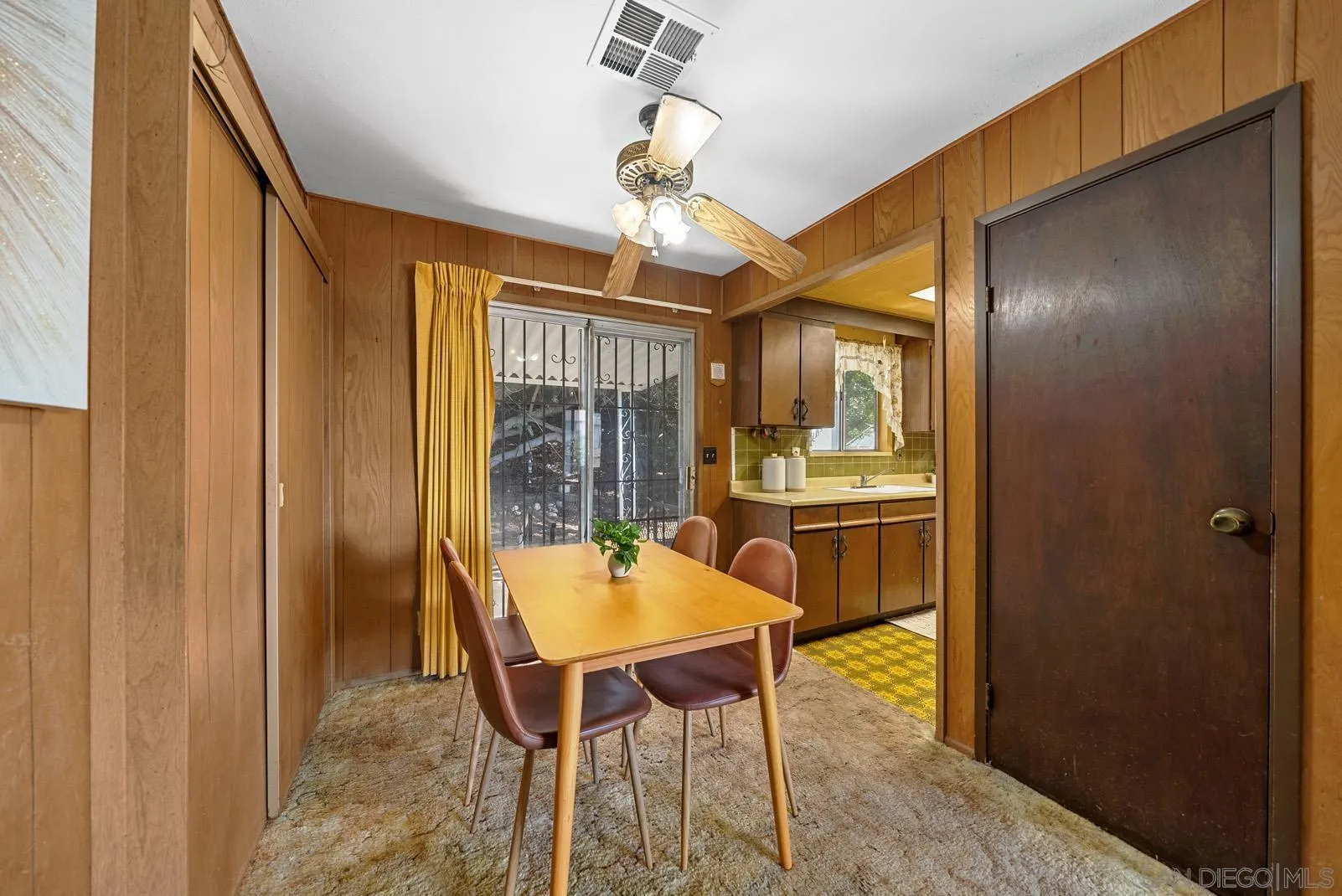 889 Galopago Street Spring Valley, CA 91977 - Photo 17 of 52 a dining room with furniture and window