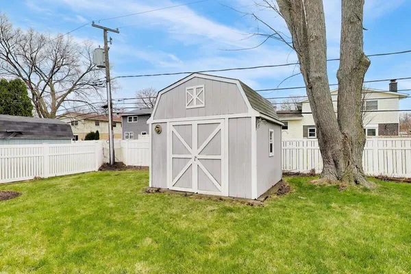 $575,000 | 1111 East Greenwood Drive, Mount Prospect, IL 60056