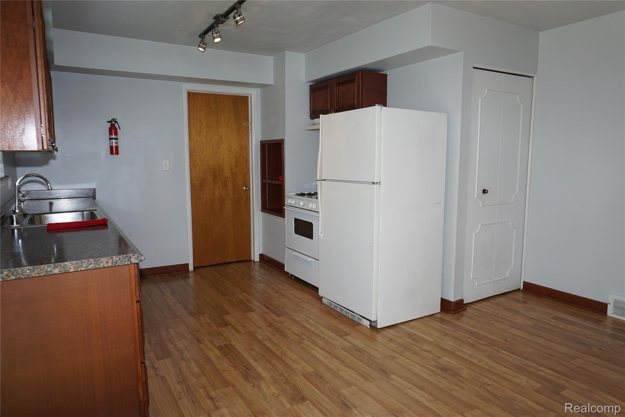 14052 Merriman Road Livonia, MI 48154 - Photo 7 of 20 DSC01799.JPG