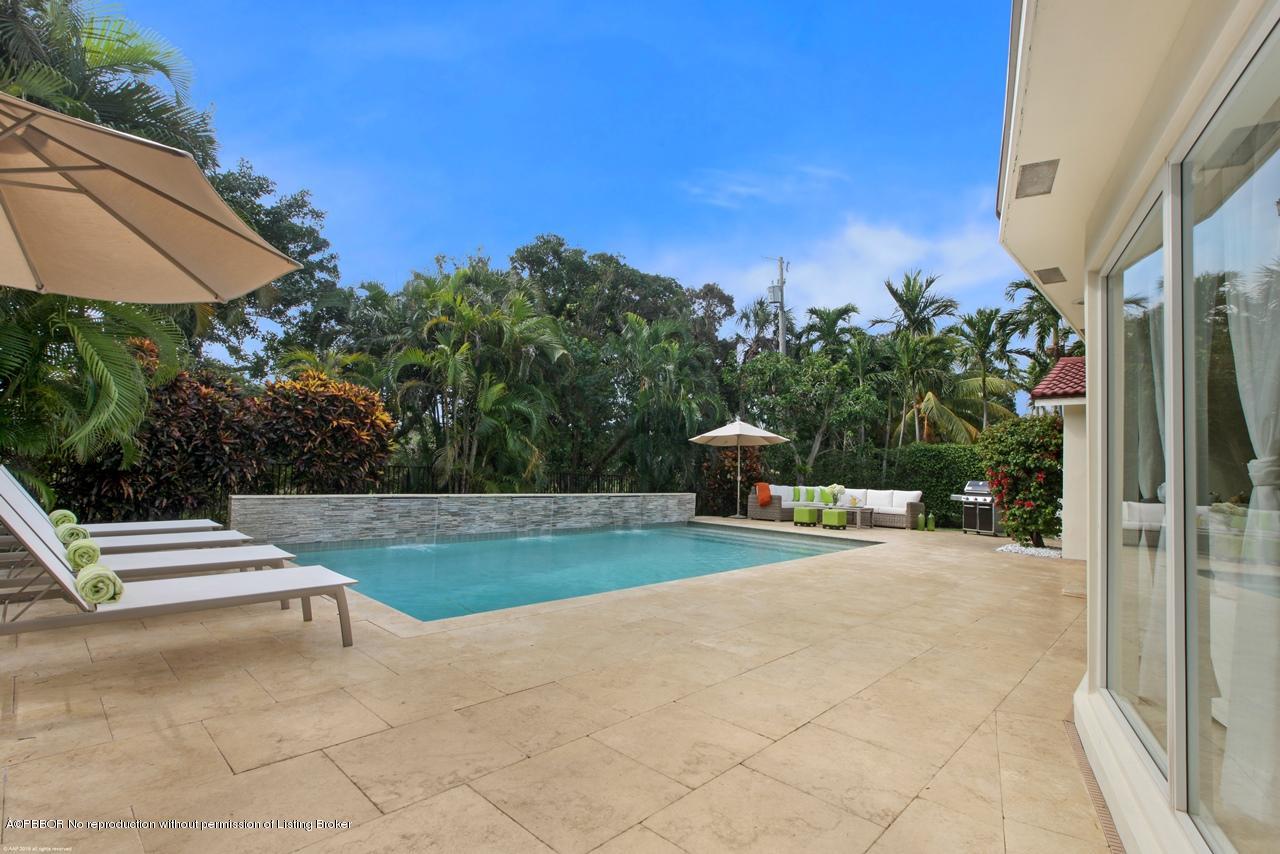 11 Ridge Boulevard Ocean Ridge, FL 33435 - Photo 4 of 26 a view of a back yard of the house