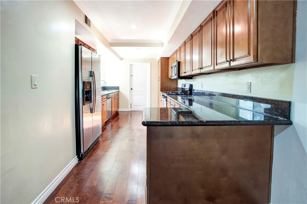 11 Mandrake Way Irvine, CA 92612 - Photo 3 of 12