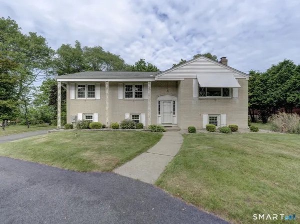 $399,900 | 390 Ballfall Road, Middletown, CT 06457