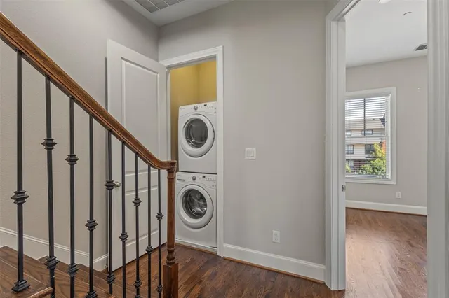 a view of entryway with washer and dryer