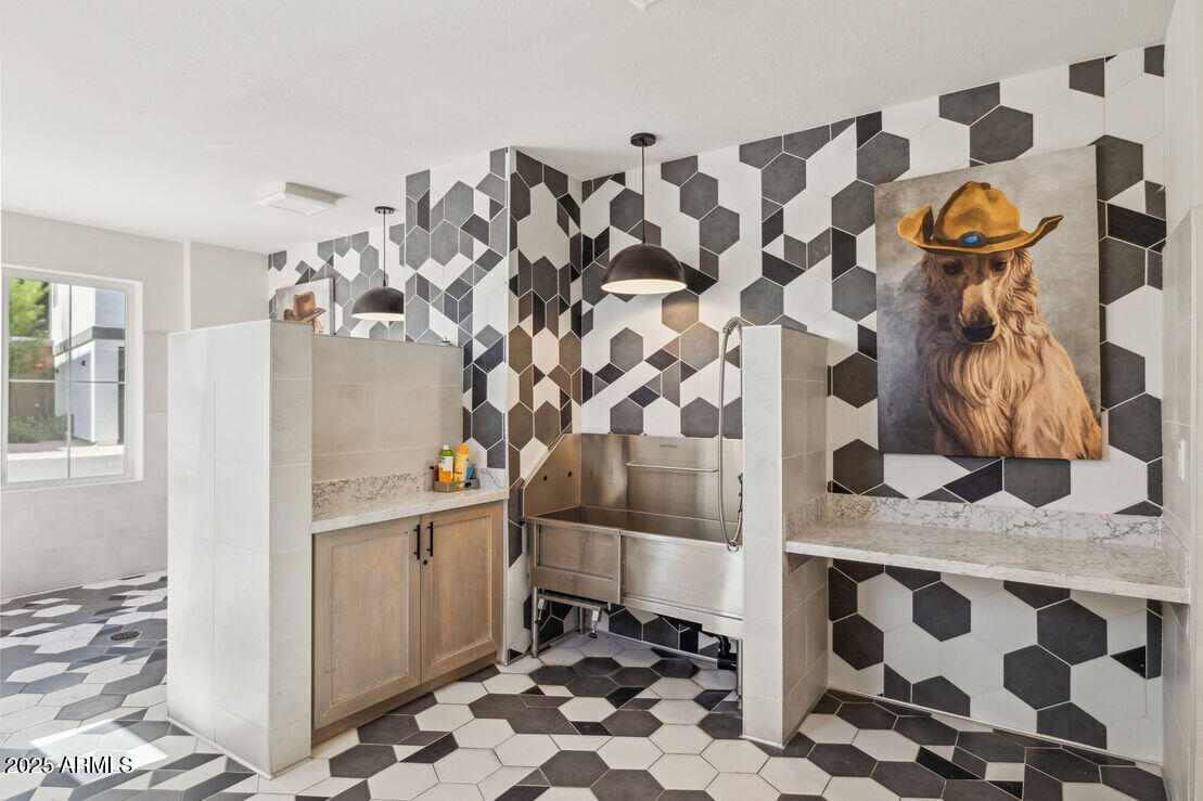 28201 North Black Canyon Highway, Unit 1L Phoenix, AZ 85085 - Photo 16 of 16 Pet Washing Station