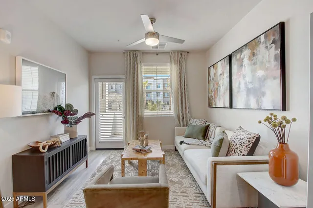 $1,595 | 28201 North Black Canyon Highway, Unit 1L, Phoenix, AZ 85085