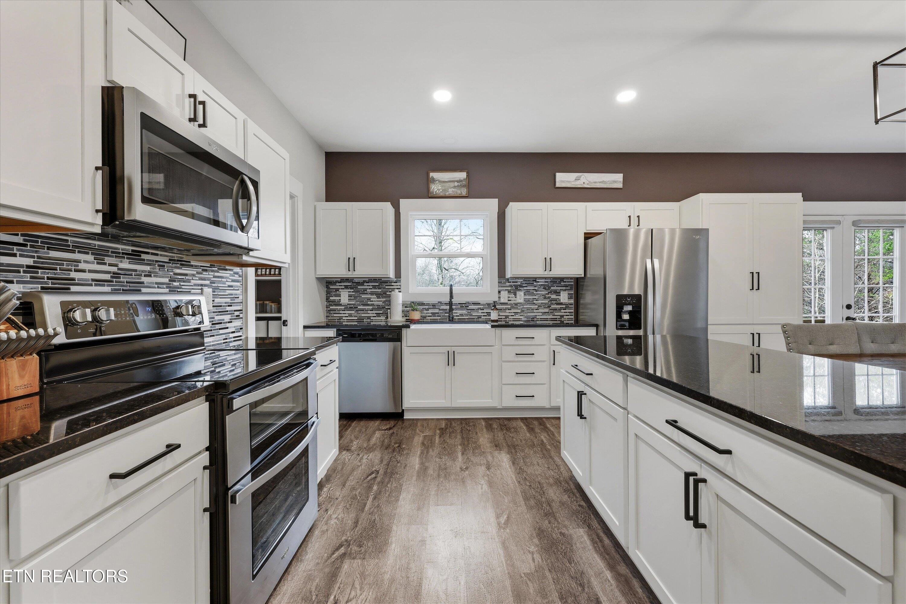 9332 Arlington Ridge Way Powell, TN 37849 - Photo 18 of 47 KITCHEN