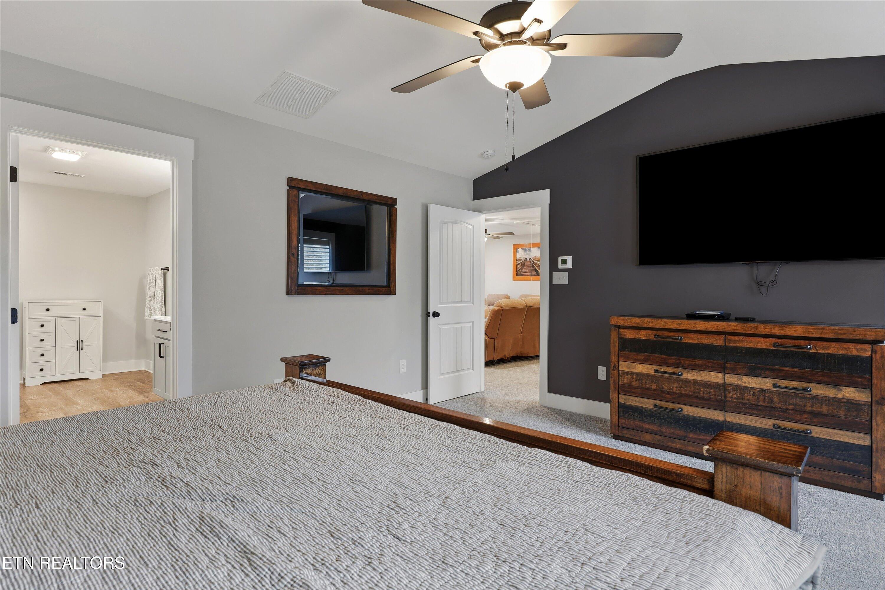 9332 Arlington Ridge Way Powell, TN 37849 - Photo 30 of 47 PRIMARY SUITE