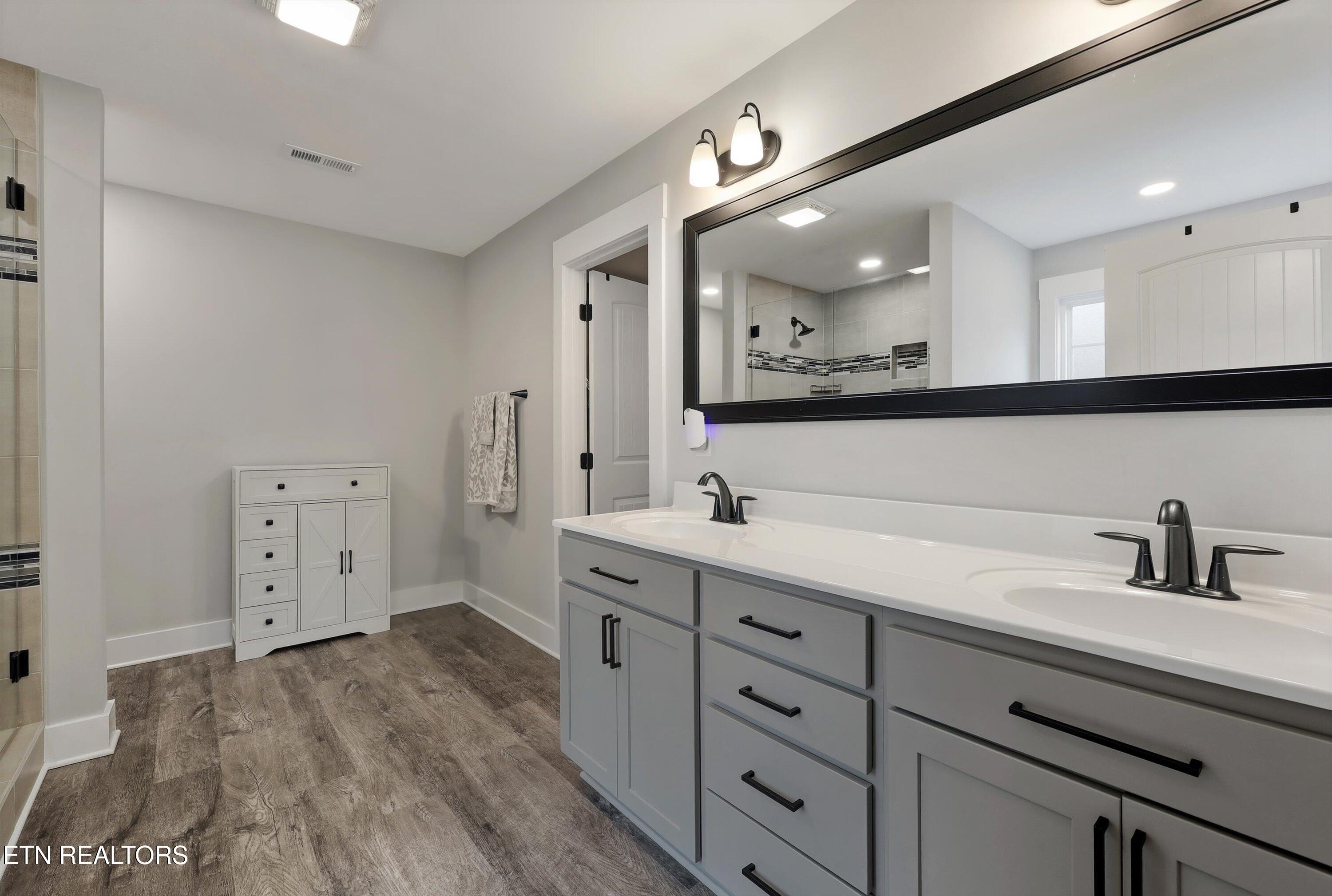 9332 Arlington Ridge Way Powell, TN 37849 - Photo 31 of 47 PRIMARY BATH