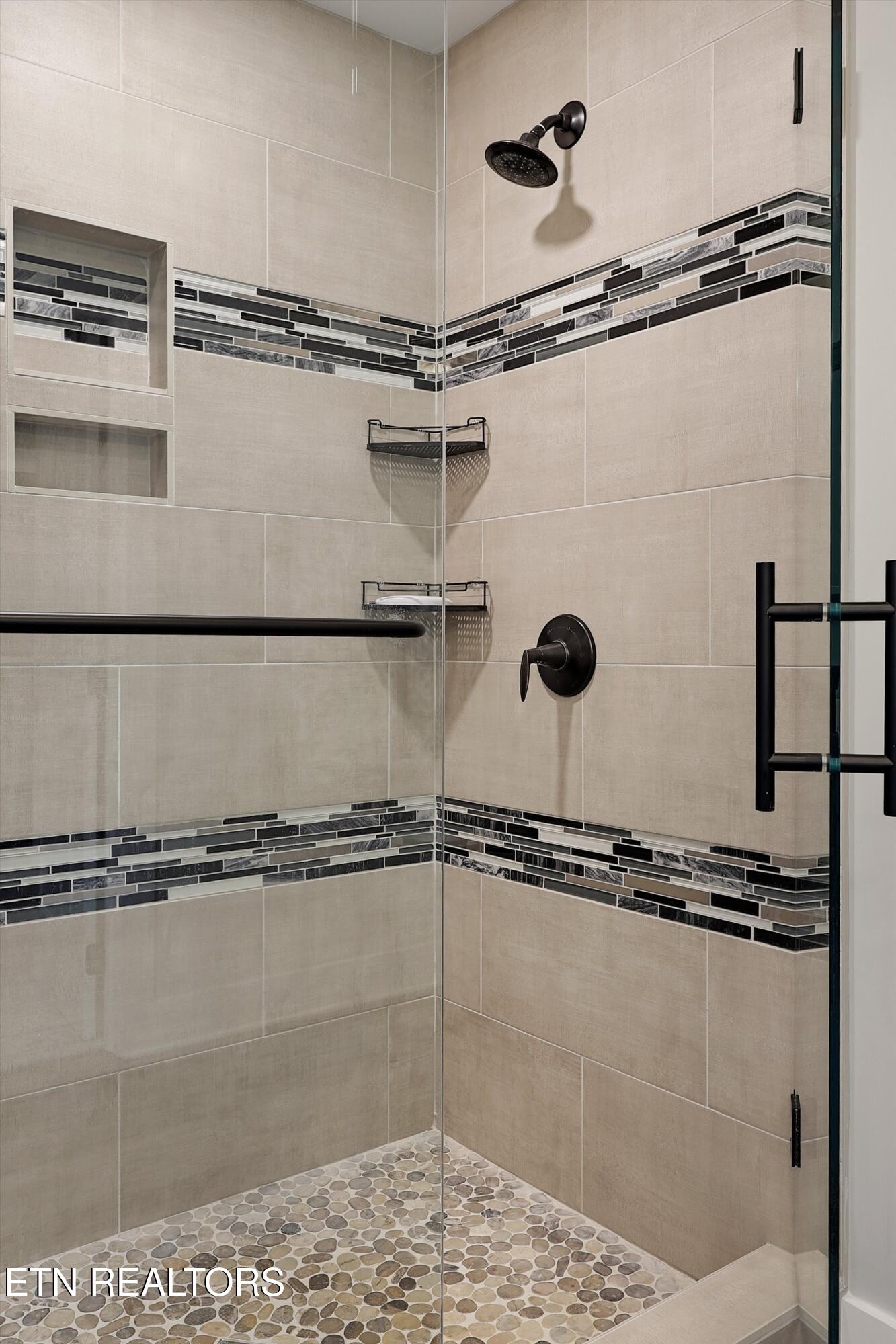 9332 Arlington Ridge Way Powell, TN 37849 - Photo 34 of 47 PRIMARY BATH