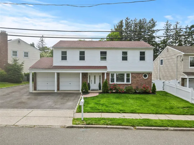 $995,000 | 1 Bennett Avenue, Huntington, NY 11746