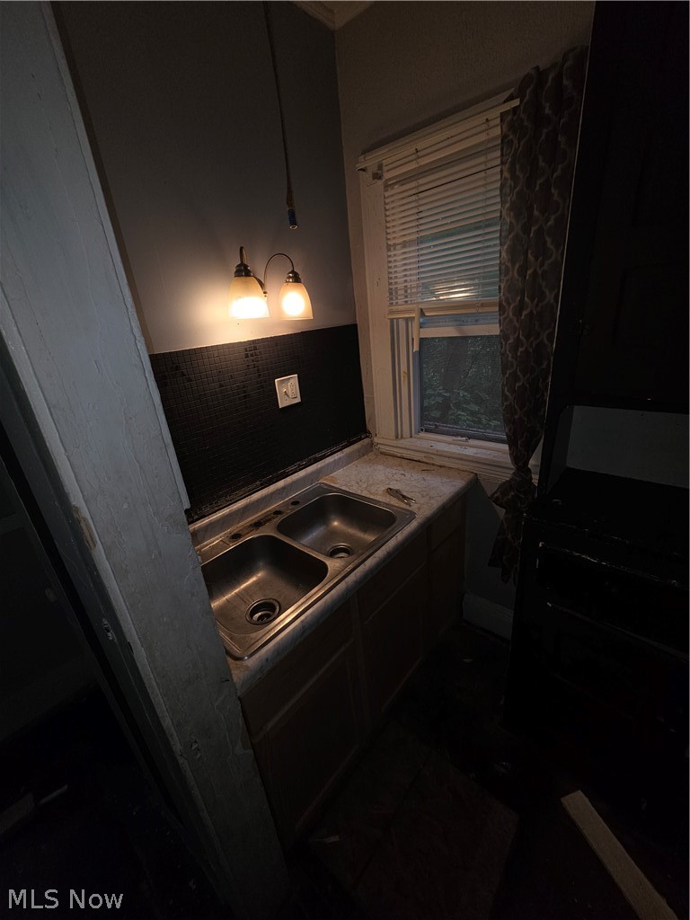 697 Eddy Road Cleveland, OH 44108 - Photo 14 of 50 Gallery Image 14