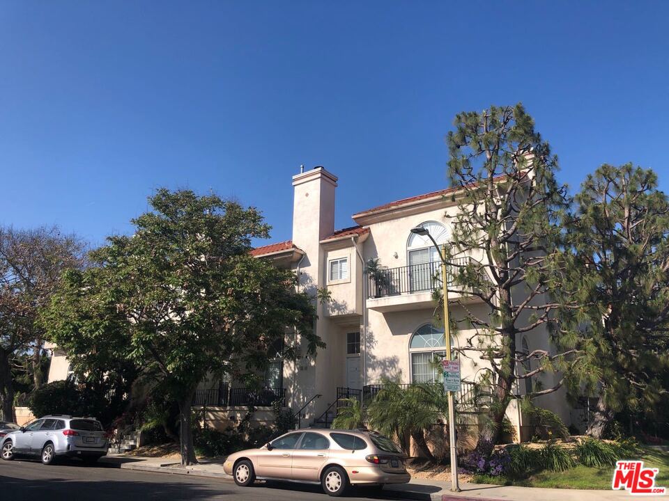 2950 South Bentley Avenue, Unit 3, Los Angeles, CA 90064 Compass