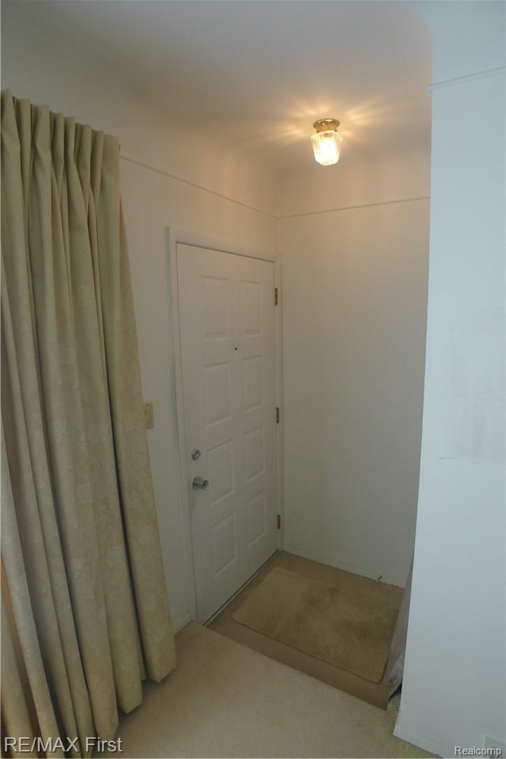 19411 Stephens Road Eastpointe, MI 48021 - Photo 4 of 48 Foyer front door w/ front hall closet.