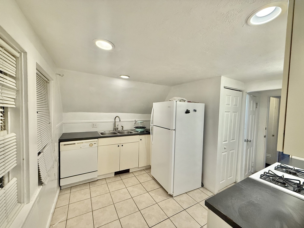 20 Park Road, Unit 2 Brockton, MA 02301 - Photo 5 of 11