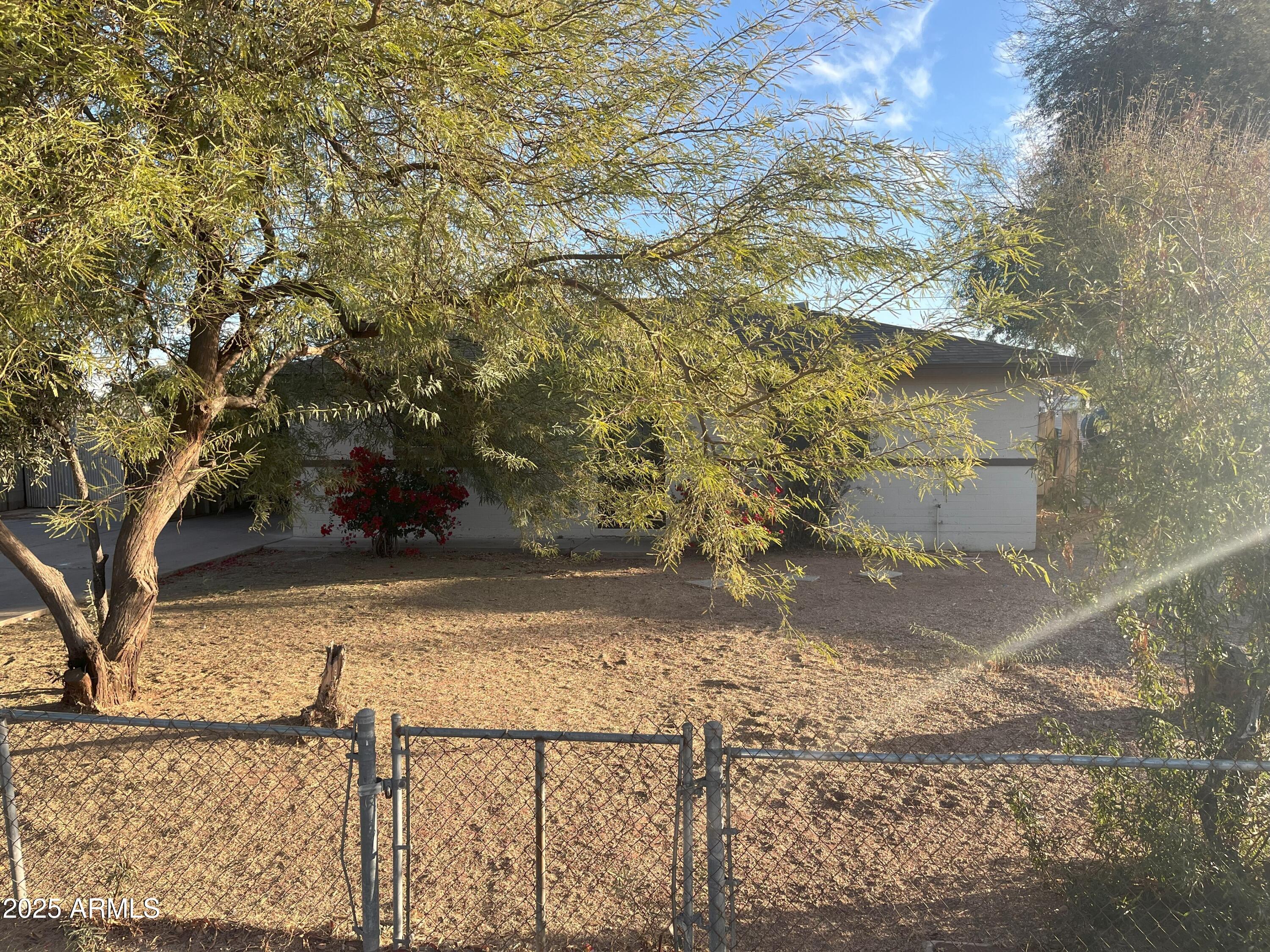 3841 North 63rd Drive Phoenix, AZ 85033 - Photo 3 of 9 3841 N 63rd 1