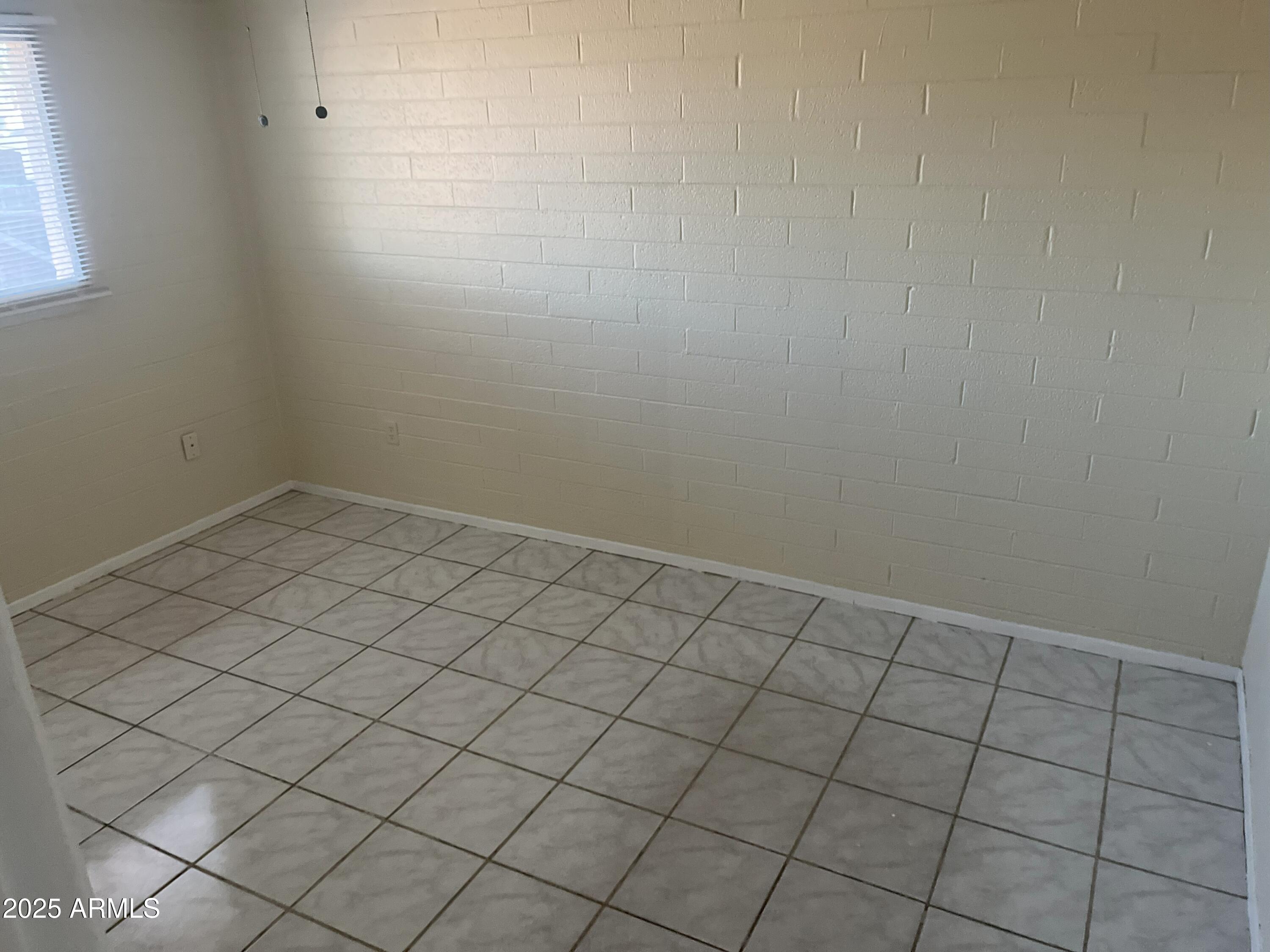 3841 North 63rd Drive Phoenix, AZ 85033 - Photo 7 of 9 3841 N 63rd 9