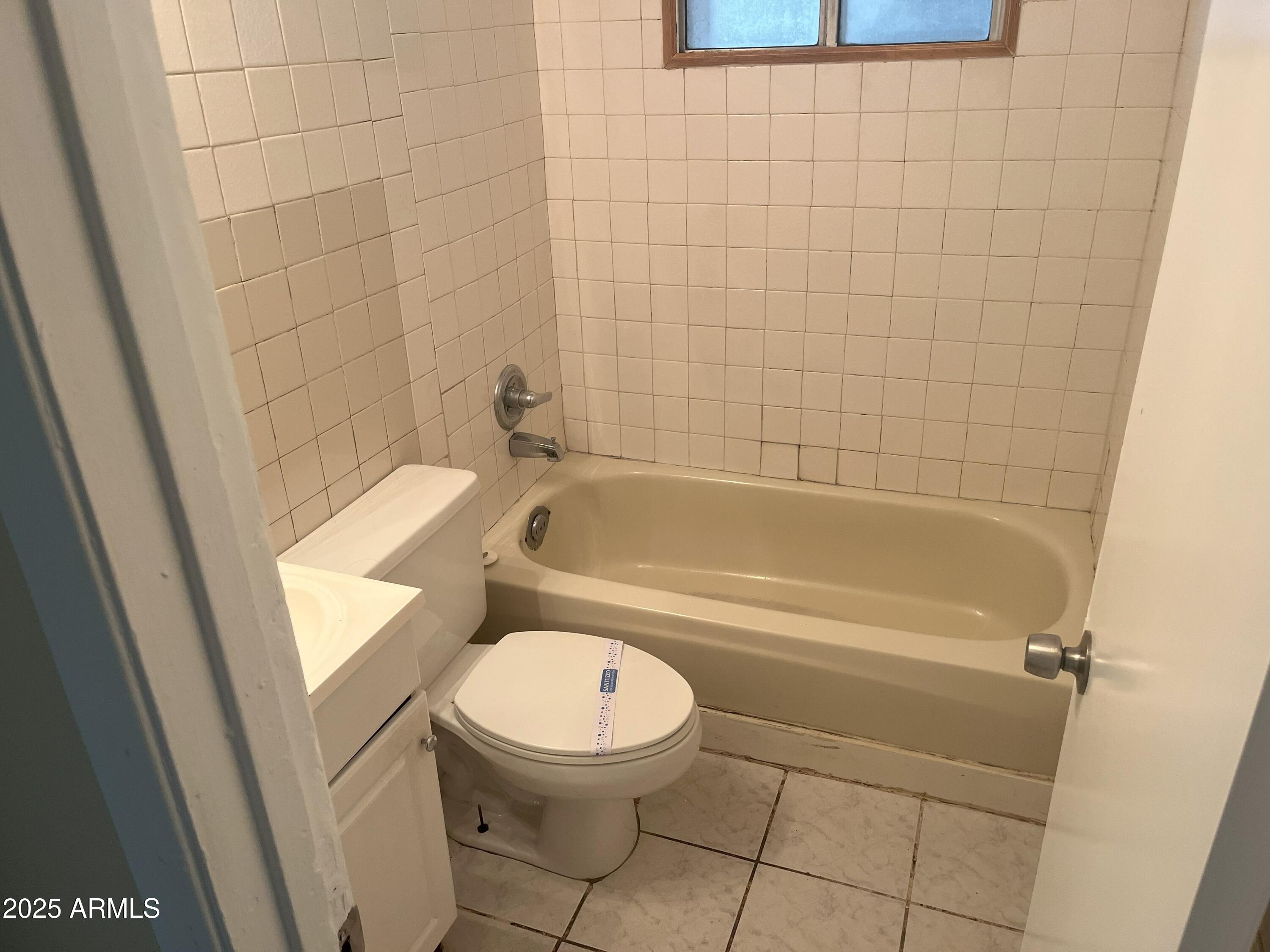 3841 North 63rd Drive Phoenix, AZ 85033 - Photo 8 of 9 3841 N 63rd 8