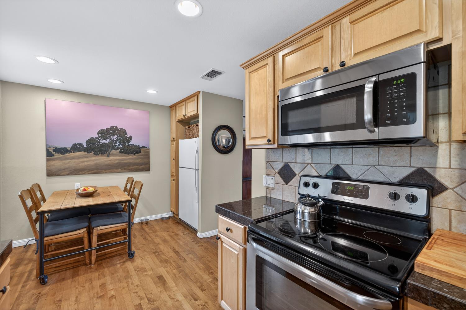 3832 Henderson Way Carmichael, CA 95608 - Photo 15 of 28