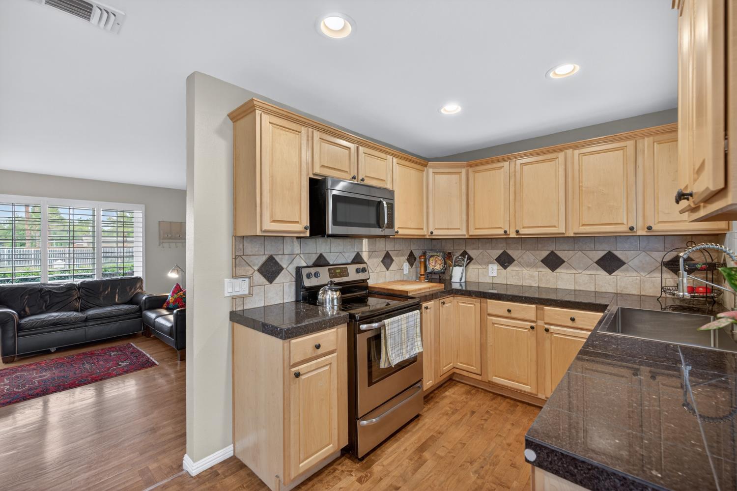 3832 Henderson Way Carmichael, CA 95608 - Photo 16 of 28