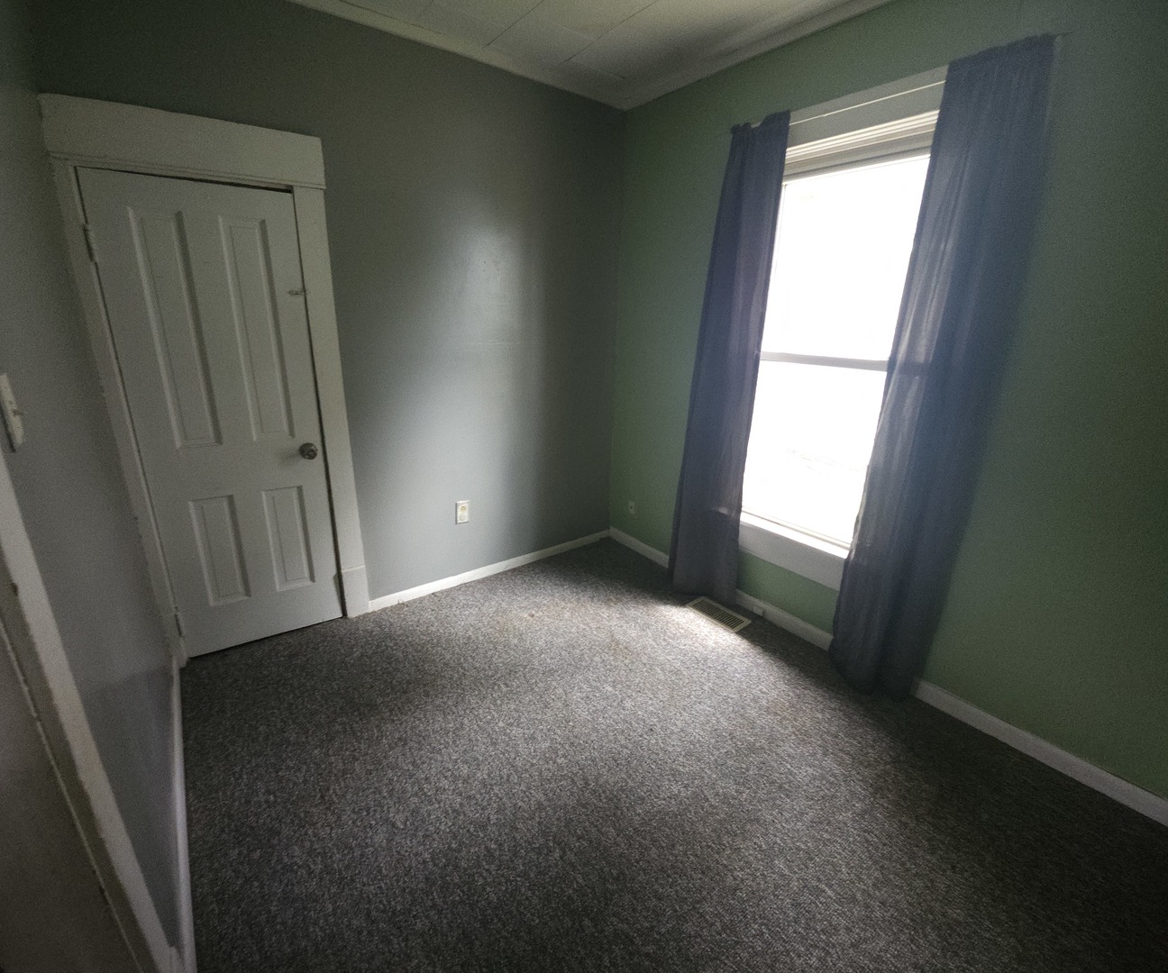 303 South Spruce Street Villa Grove, IL 61956 - Photo 4 of 10 an empty room with windows