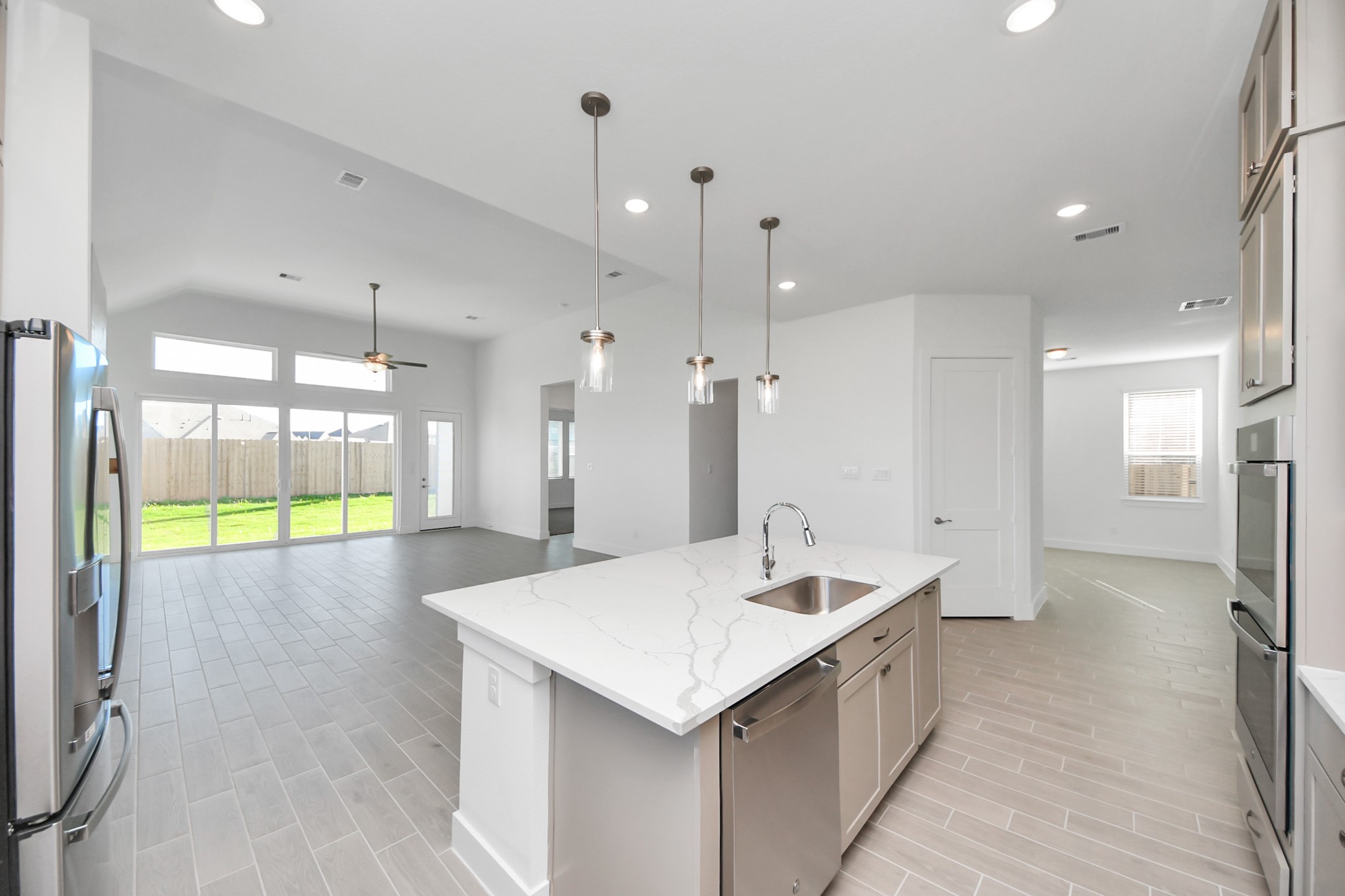 9507 Chateau Hill Manvel, TX 77578 - Photo 5 of 32 a large kitchen with a sink and a large window