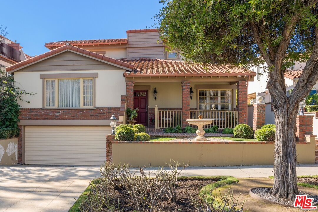 852 17th Street, Unit 3 Santa Monica, CA 90403 - Photo 8 of 8 front view of house
