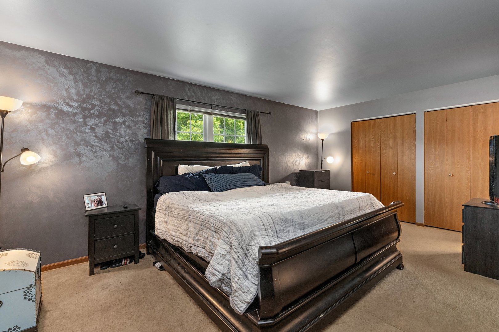 709 Meadows Boulevard Addison, IL 60101 - Photo 14 of 22 a bedroom with a bed and window