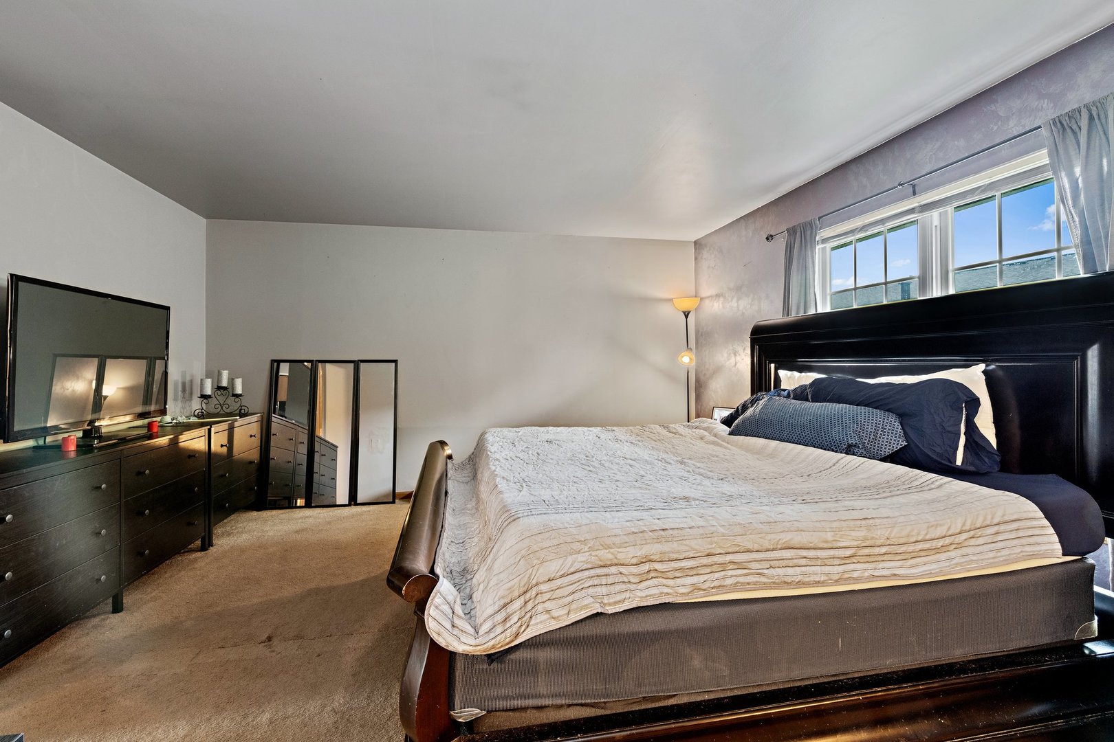 709 Meadows Boulevard Addison, IL 60101 - Photo 15 of 22 a bedroom with a bed and dresser with window