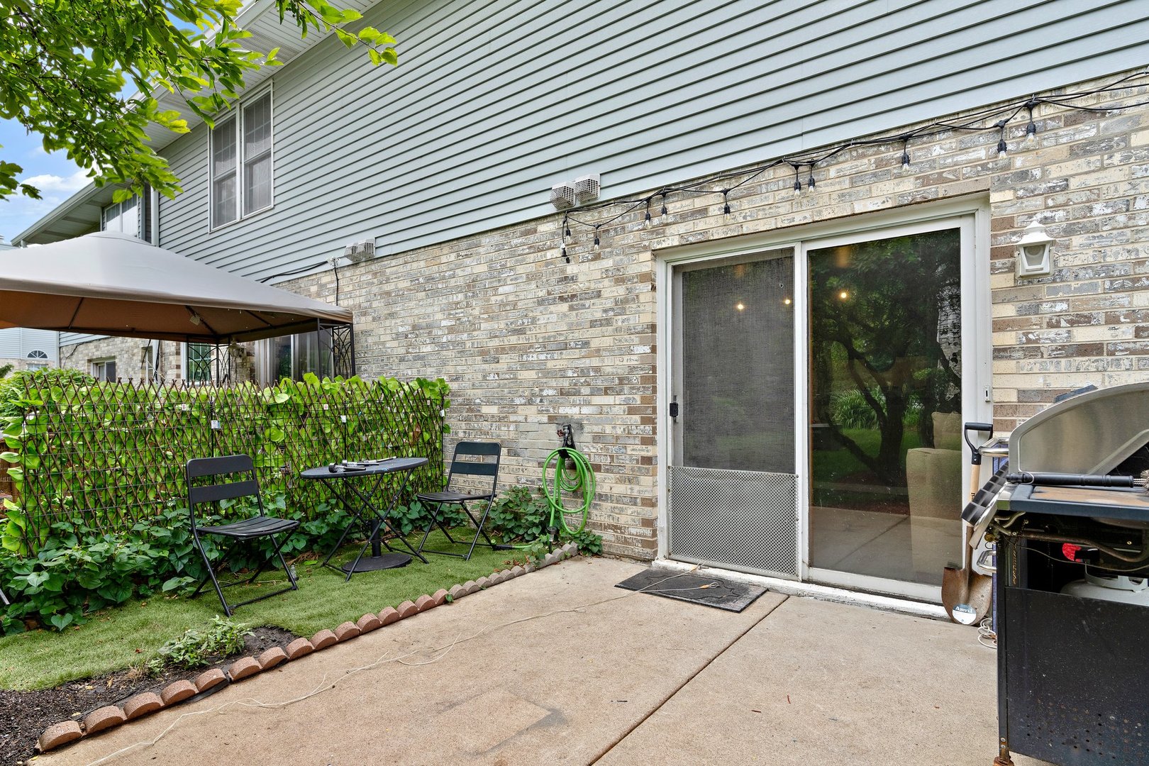 709 Meadows Boulevard Addison, IL 60101 - Photo 18 of 22 a view of a entryway door front of house
