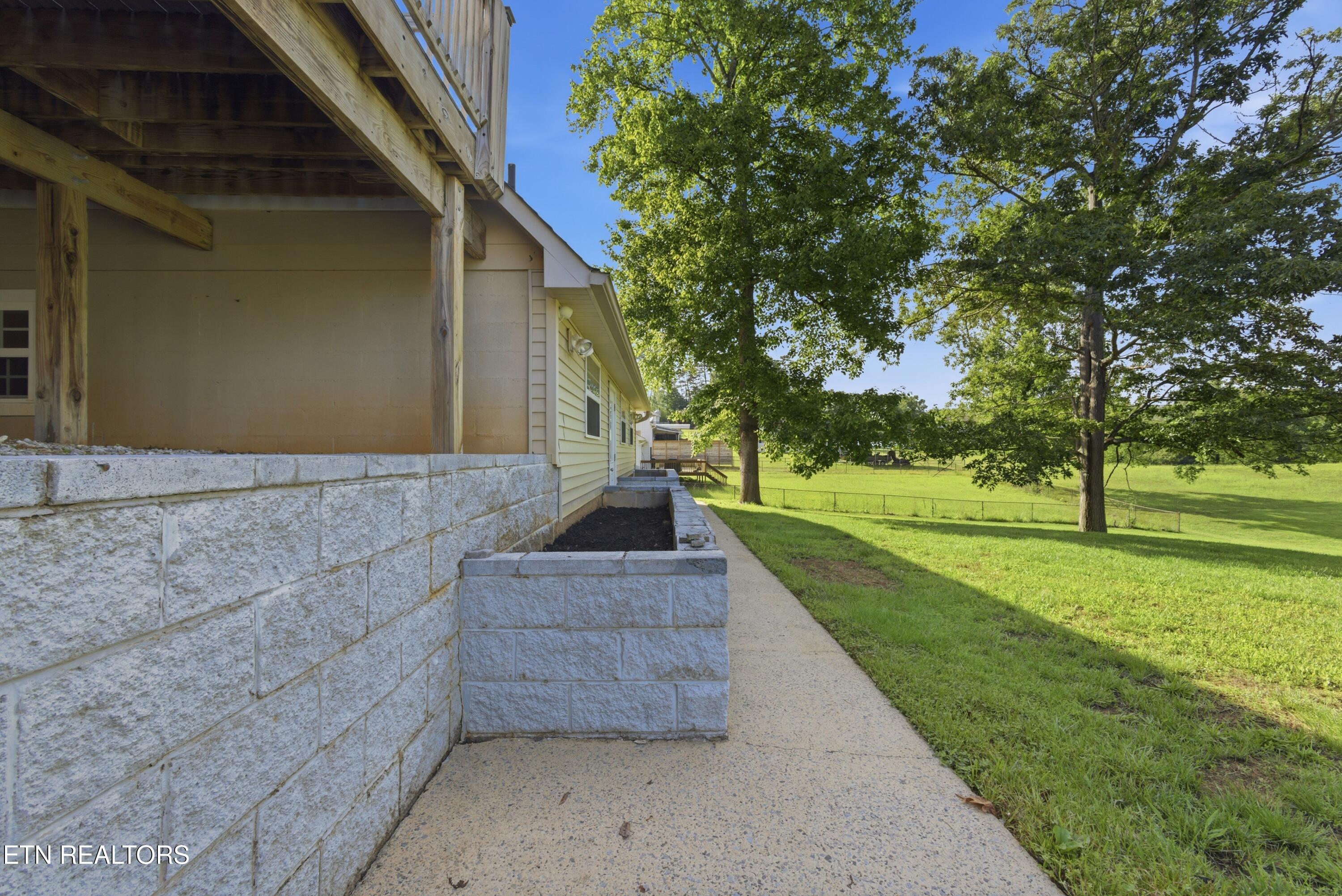 135 Rebel Road Harriman, TN 37748 - Photo 20 of 57 476W1185