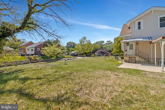 a view of a house with a yard and garage