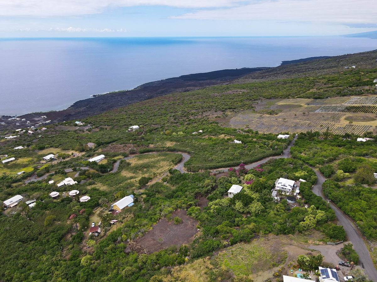 19 Milolii Road, Unit 19 Captain Cook, HI 96704 - Photo 17 of 18 a view of lake with mountain