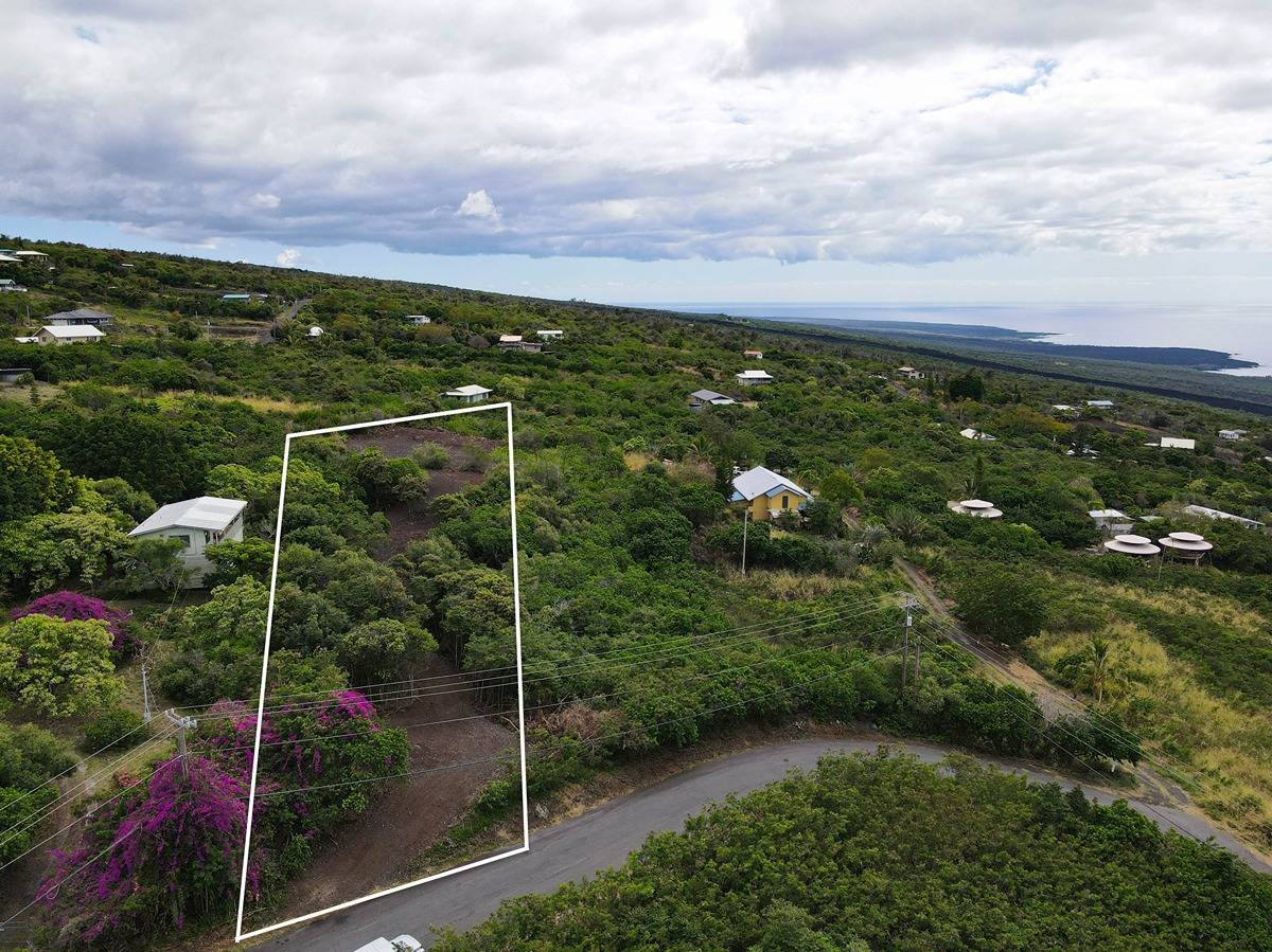 19 Milolii Road, Unit 19 Captain Cook, HI 96704 - Photo 2 of 18