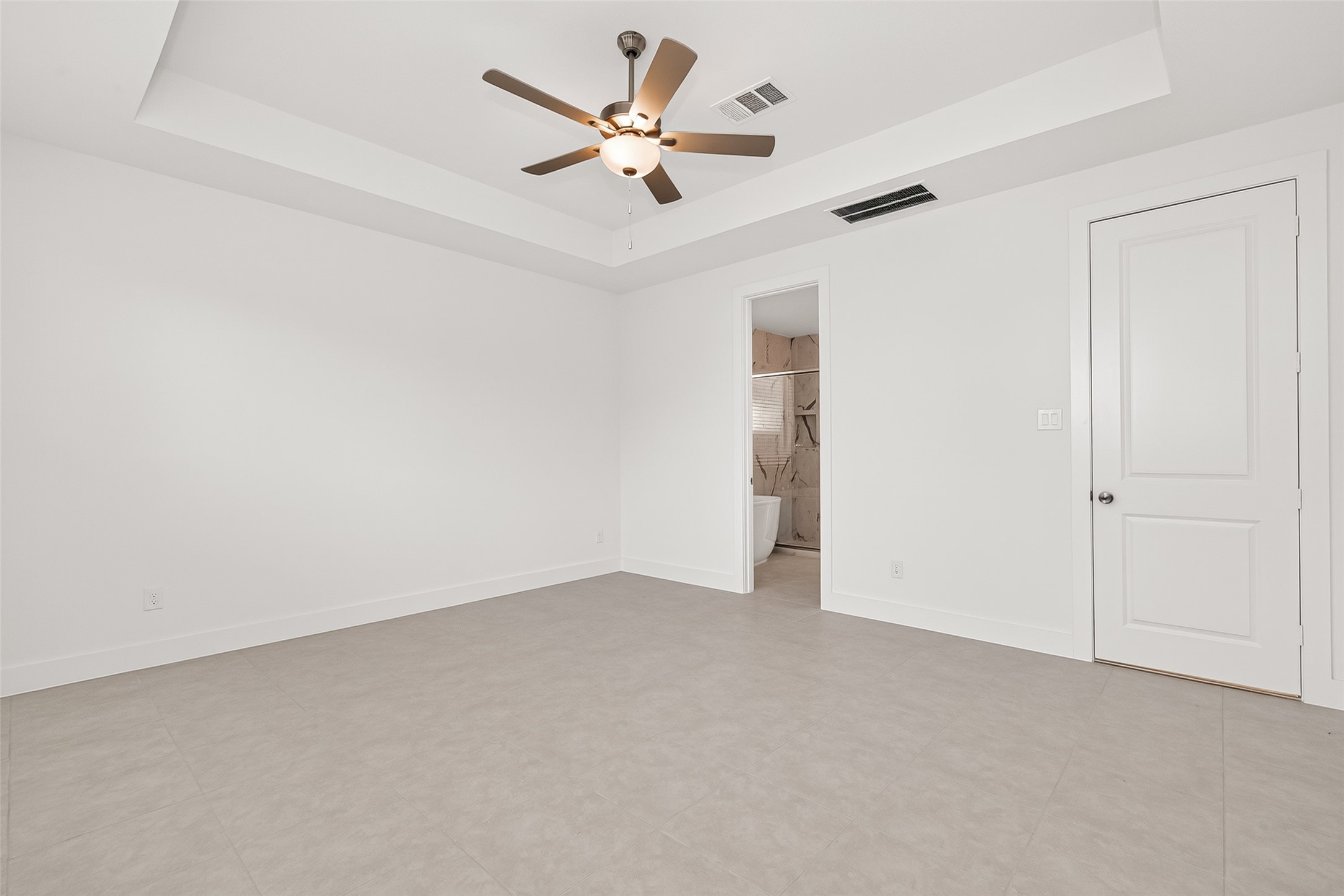 4916 Northern Wds Drive Spring, TX 77386 - Photo 34 of 44 an empty room with closet and a ceiling fan