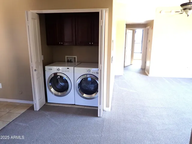 a view of a livingroom with a ceiling fan