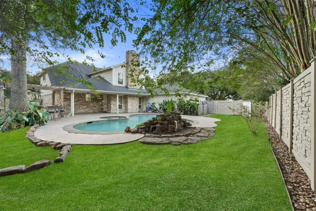 a view of a house with backyard and sitting area