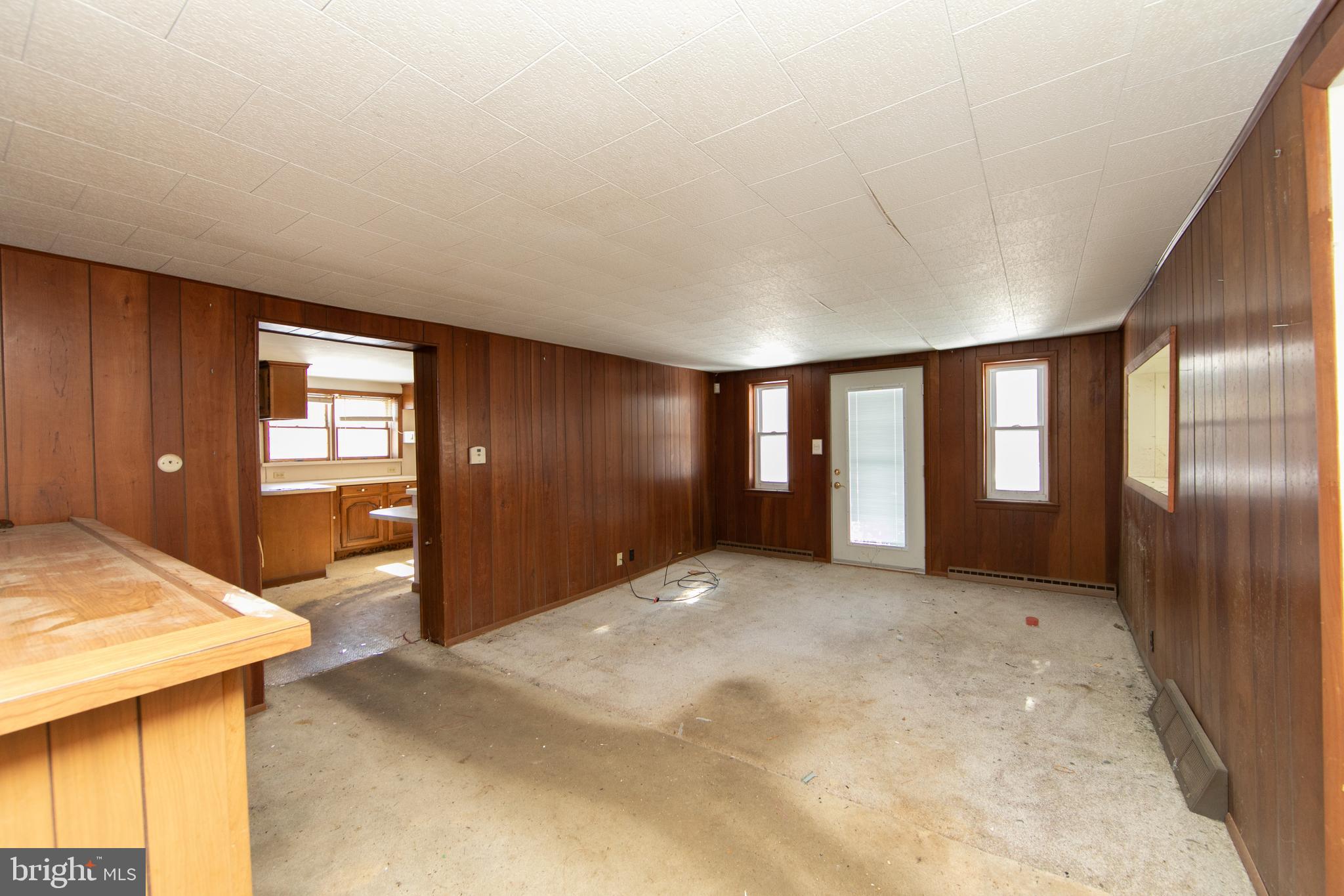160 Sinnickson Landing Road Salem, NJ 08079 - Photo 11 of 47 Dining Room with Wet Bar