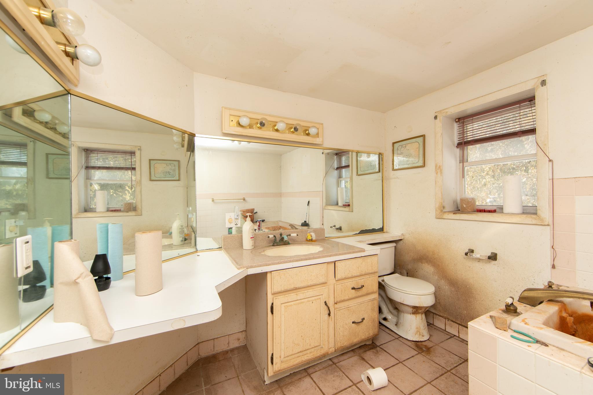 160 Sinnickson Landing Road Salem, NJ 08079 - Photo 17 of 47 1st Floor Full Bathroom