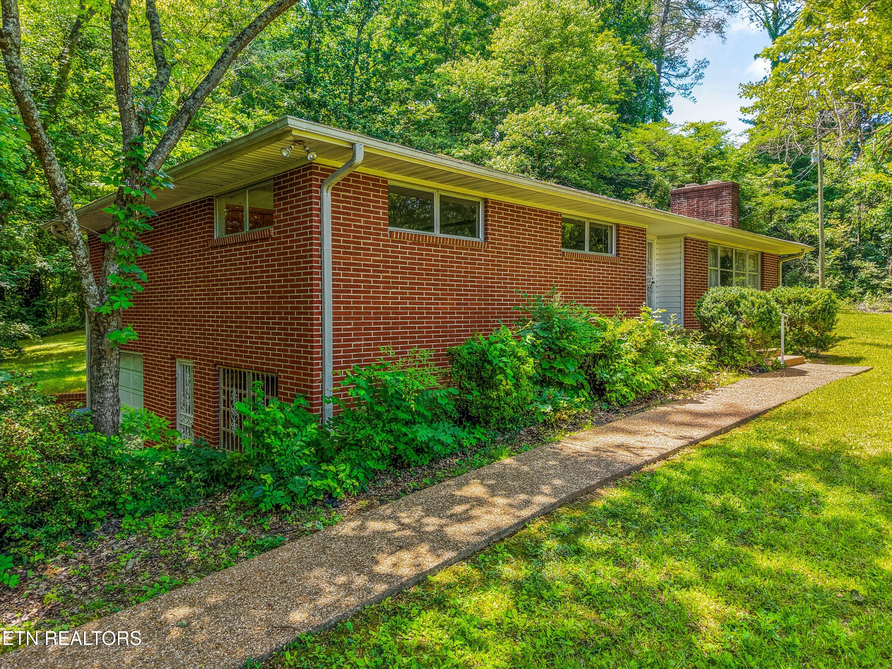 4725 Sullivan Road Knoxville, TN 37921 - Photo 6 of 44 left side