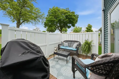$335,000 | 125 South Atherton Court, Bloomingdale, IL 60108