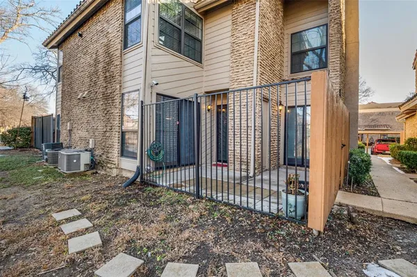 $200,000 | 895 Dublin Drive, Unit 4, Richardson, TX 75080