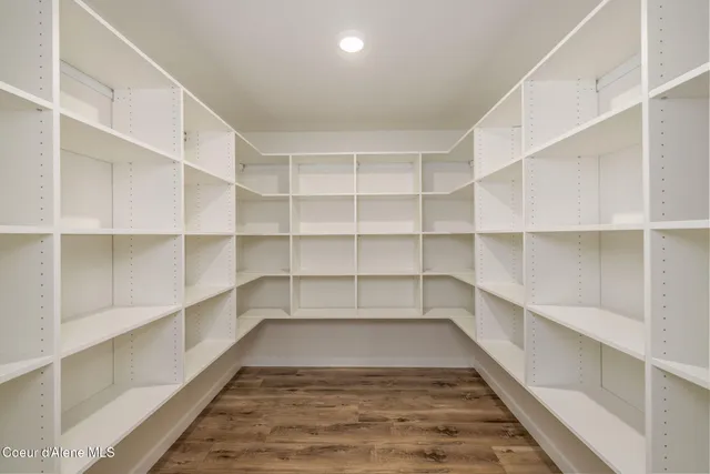 $899,900 | 240 Brown Bear Drive, Nordman, ID 83848