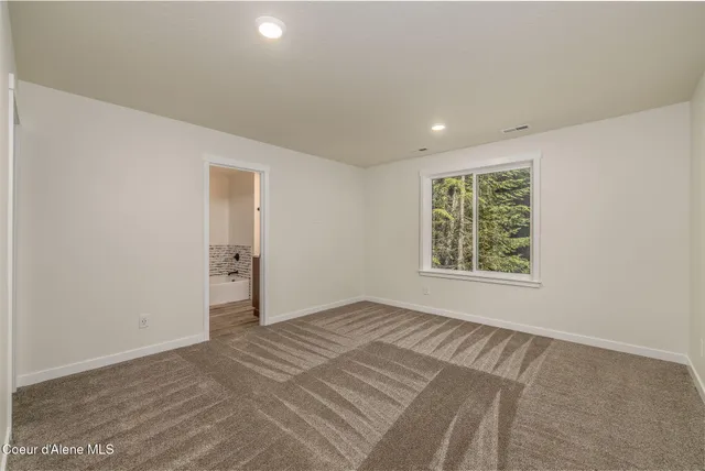 $899,900 | 240 Brown Bear Drive, Nordman, ID 83848