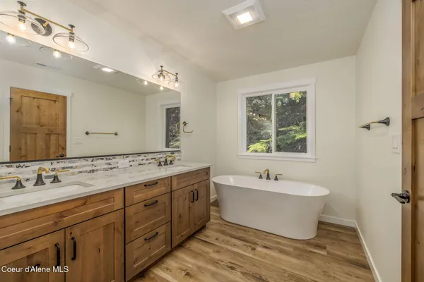 $925,000 | 240 Brown Bear Drive, Nordman, ID 83848