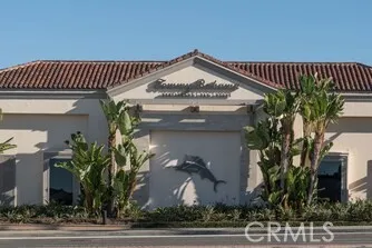 a view of entryway and tree