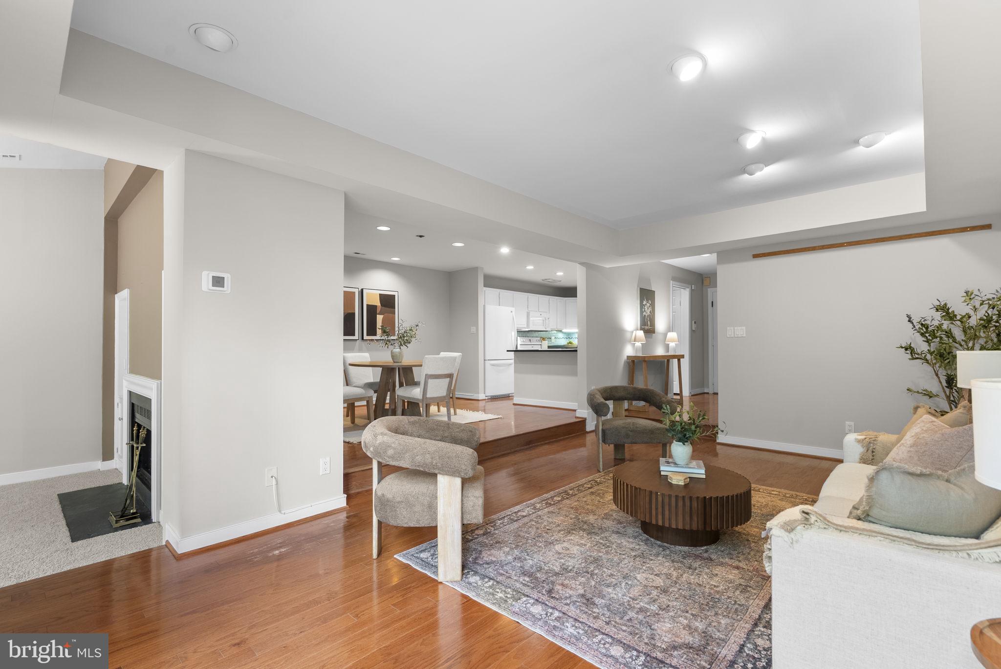 11420 Strand Drive, Unit R010 Rockville, MD 20852 - Photo 6 of 56 Living Room