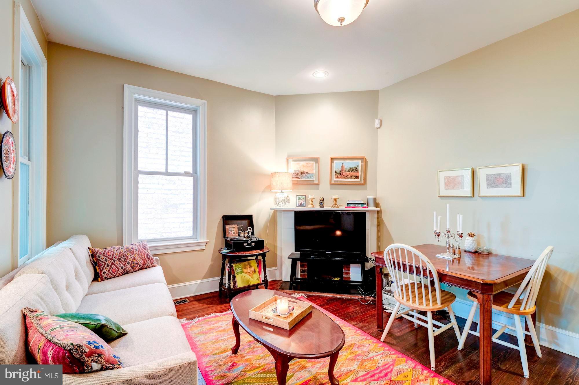 3138 O Street Northwest Washington, DC 20007 - Photo 12 of 50 1st unit - living room