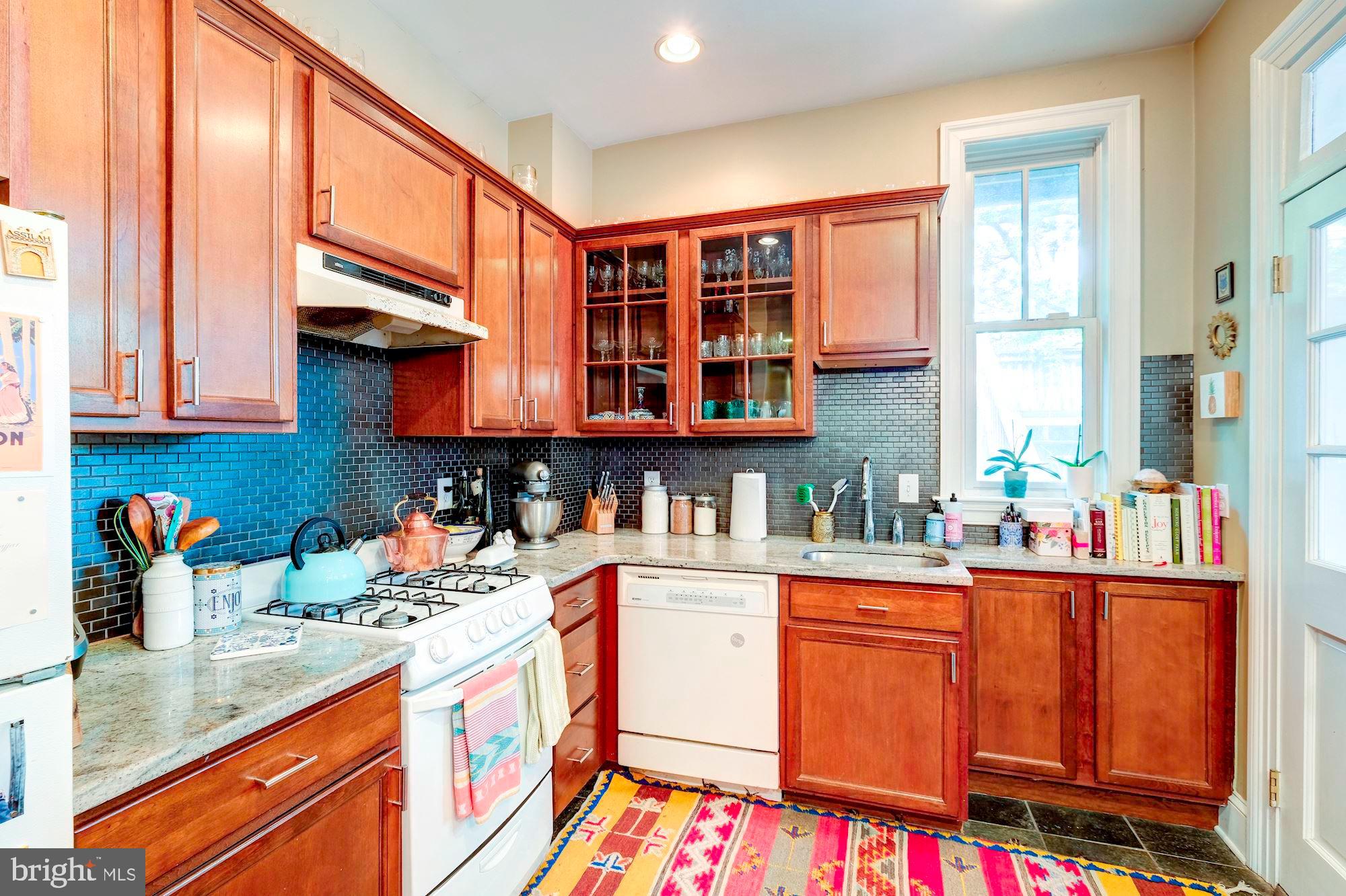 3138 O Street Northwest Washington, DC 20007 - Photo 16 of 50 1st unit - kitchen