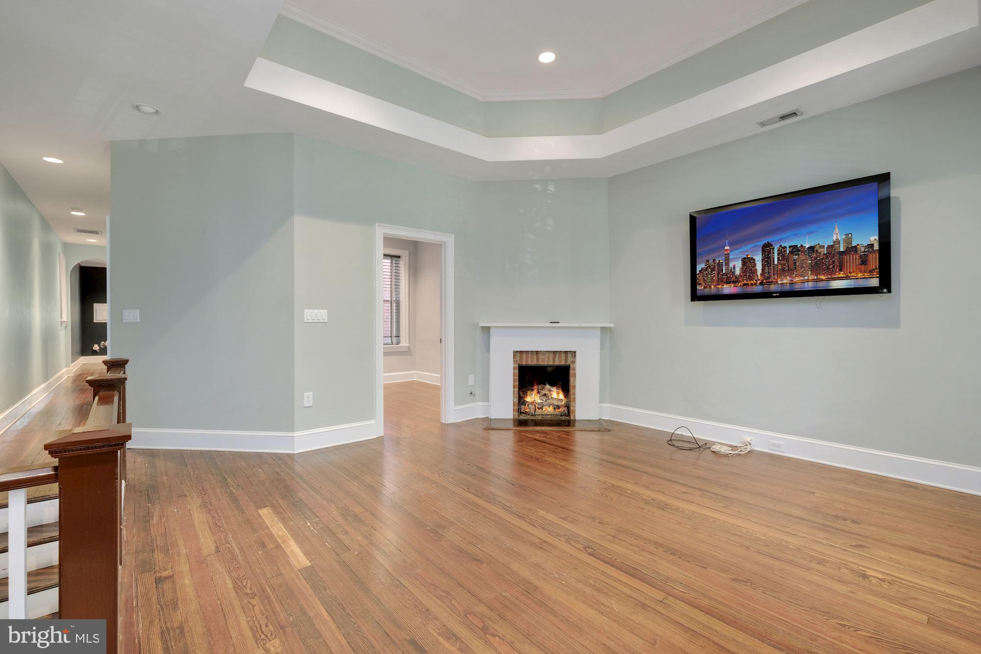 3138 O Street Northwest Washington, DC 20007 - Photo 29 of 50 2nd unit - living room